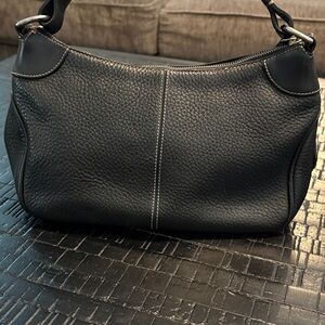 Elegant Black Leather Shoulder Bag Dooney and Bourke